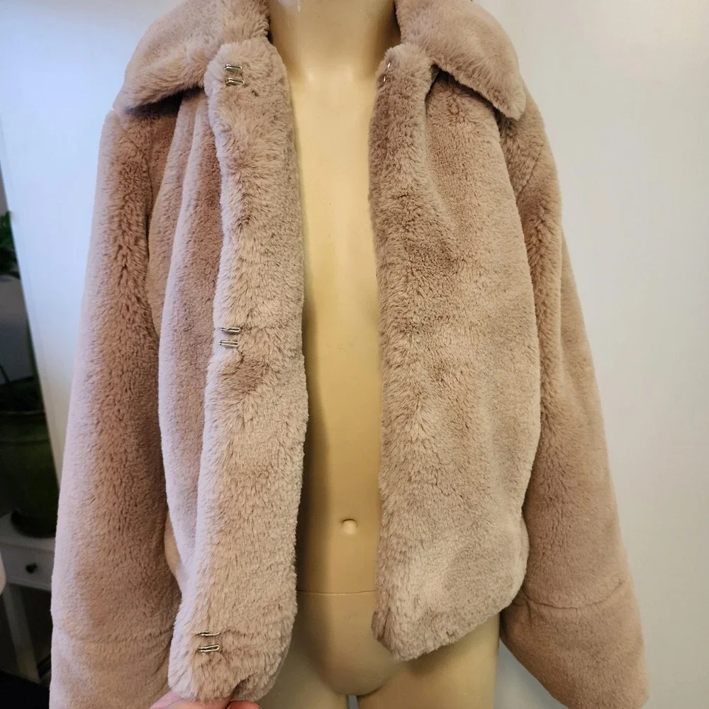 Forever 21 Faux‎ Fur Cropped Coat Pink Tan Wide Sleeve Womens Small